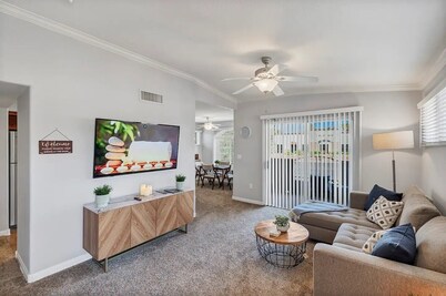 Close to the Las Vegas strip. Cozy and comfortable 2bd 2ba.
