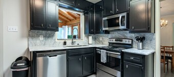 Spacious 5BR Near Truist Park • With A Pool Table