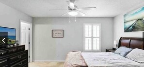 3 bedrooms, desk, iron/ironing board, free WiFi