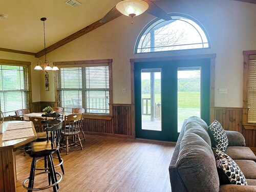 Hideaway on the Hill - Winnsboro, Texas