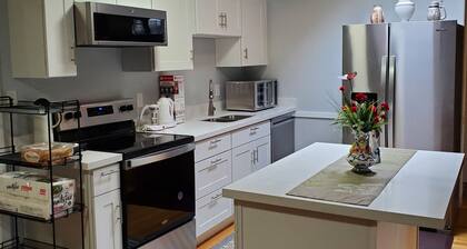 Home 5-7 minutes from Sea-Tac airport,