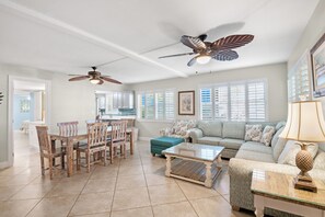 TV - 🌴 Spacious Beachside Escape at Surf Song #115 — Steps from the Sand! (Madeira Beach)