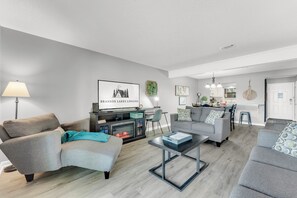Smart TV, fireplace