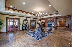 Interior - 3 Pools, Year Round Indoor pool and Hot tub, Gorgeous and Fun/10th Tee, WALK IN (Branson)