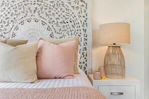2 Schlafzimmer, Schreibtisch, Bügeleisen/Bügelbrett, Reisekinderbett