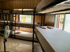 基础宿舍, 男女混合宿舍 (1 bed in a 9 or 12-Bed Dormitory Room) | 高档床上用品、羽绒被、Select Comfort 床、免费 WiFi
