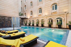 Outdoor pool - Grand Regency Doha, Trademark Collection Wyndham (Doha)
