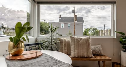 Not so tiny house with full kitchen & patio swing