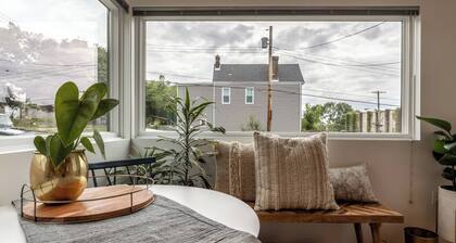 Not so tiny house with full kitchen & patio swing