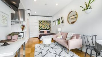 1 bedroom, desk, free WiFi, bed sheets