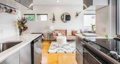 Not so tiny house with full kitchen & patio swing