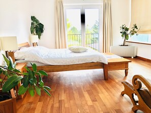 4 habitaciones, escritorio, tabla de planchar con plancha y wifi gratis 