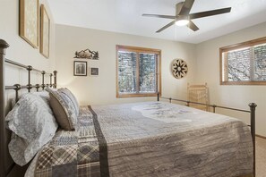 3 bedrooms, iron/ironing board, free WiFi, bed sheets