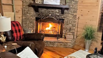 Smart-TV, Kamin, Videospiele, DVD-Player