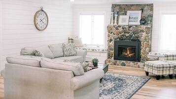 Smart-TV, Kamin, DVD-Player, Tischfußball