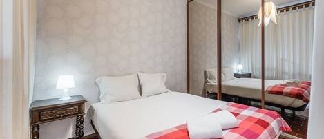 1 bedroom, desk, iron/ironing board, Internet