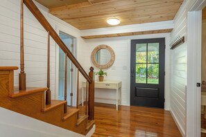 Interior - Riverlanding 4 bdrm home River and Mountain Views (Burnsville)