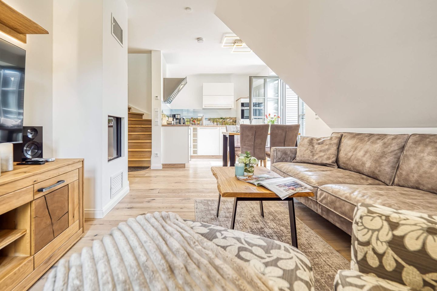 TV, fireplace, stereo