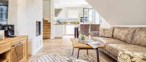 TV, fireplace, stereo