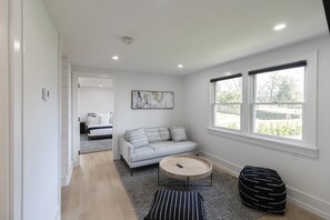 Smart-TV, Kamin, Stereoanlage