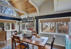 Dining - Gorgeous 5 bedroom Home Recently redecorated with views of the lake (Michigan City)