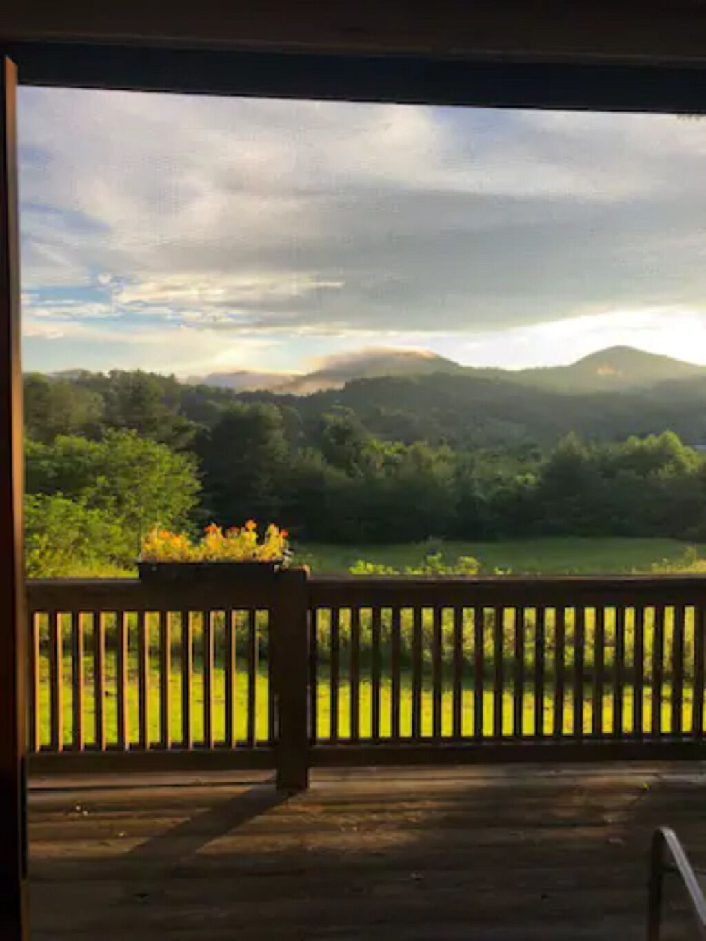 Rare Mountain + Lake Glenville Views Private Rd King Bed❤️Pet Friendly Dog Yard

