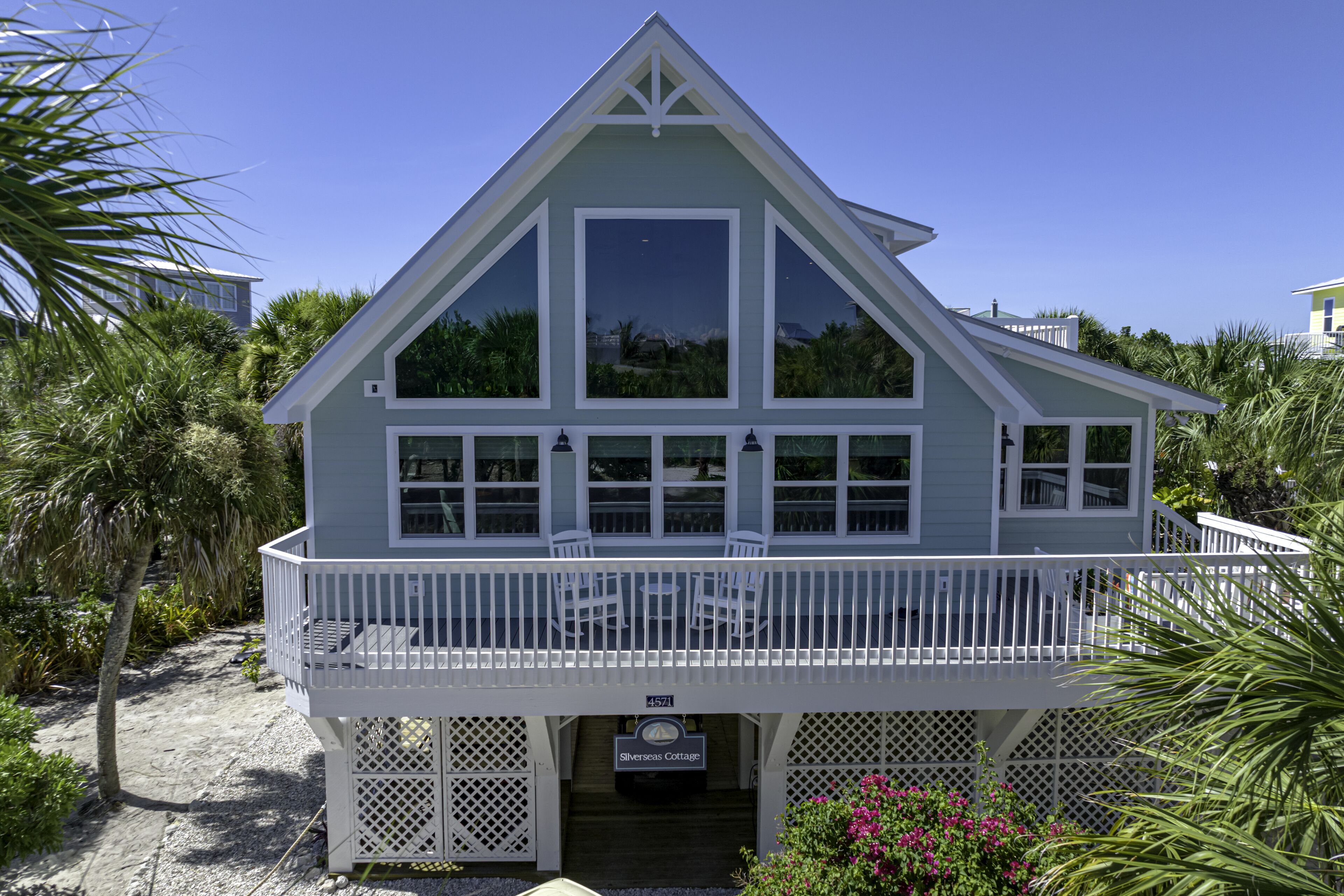 The Silverseas Cottage - Charming, Immaculate with Private Pool - 2 Golf Carts