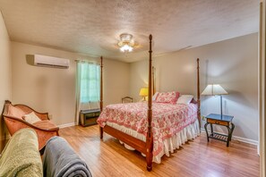 3 bedrooms, bed sheets