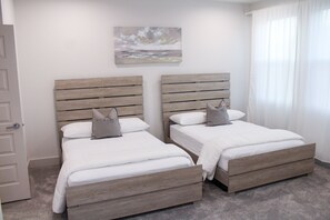 3 bedrooms, in-room safe, desk, iron/ironing board