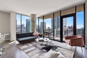 TV, stereo, offices - 2BR Retreat in Downtown + City Skyline Views (Chicago)