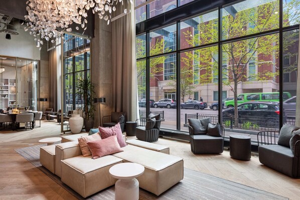 Interior - 2BR Retreat in Downtown + City Skyline Views (Chicago)