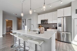 Fridge, microwave, oven, stovetop - 2BR Retreat in Downtown + City Skyline Views (Chicago)