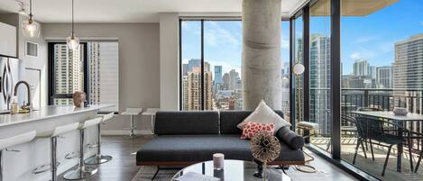 TV, stereoanlegg og kontorer