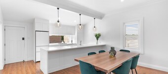 Luxury Cottage Accommodation - Restored/renovated 100 year old cottage