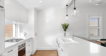 Luxury Cottage Accommodation - Restored/renovated 100 year old cottage