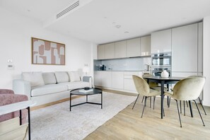 Fernseher, Stereoanlage