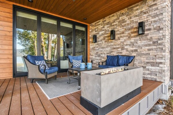 Terrace/patio - Monthly 3BR Condo Rental on Whitefish Lake (Whitefish)