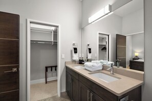 Shower, hair dryer - Monthly 3BR Condo Rental on Whitefish Lake (Whitefish)