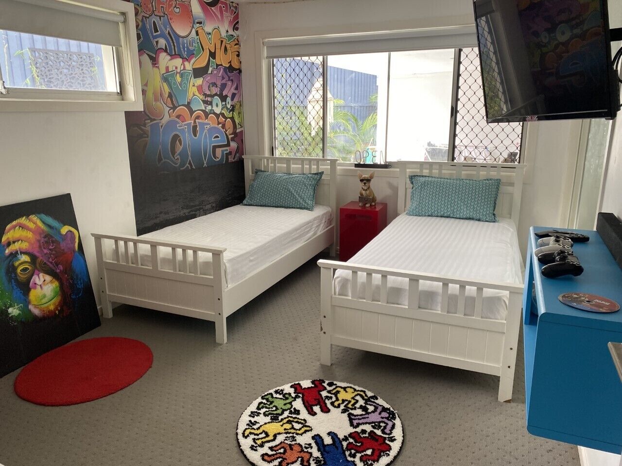 Close to Beach private house pool family pet friendly — image 7