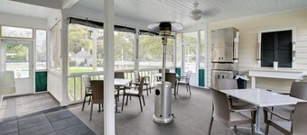 Cottage w/ Deck & Pool Access ~ 6 Mi to Beach