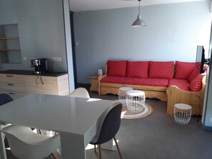 Interior - Charming, spacious apartment close to shops with heated terrace (bourg st maurice)