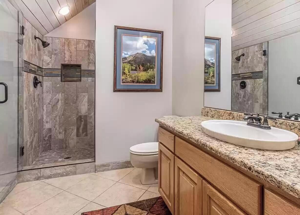 Combined shower/tub, hair dryer, towels, soap