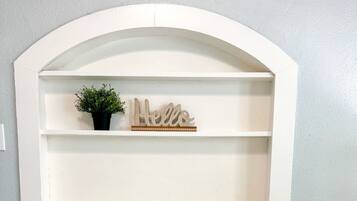 1 habitación, escritorio, tabla de planchar con plancha y wifi gratis