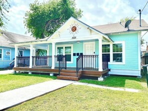 Exterior - #1 SunnyBungalowByTheBay 1BDR 5 min2Beach & Downtn (Corpus Christi)
