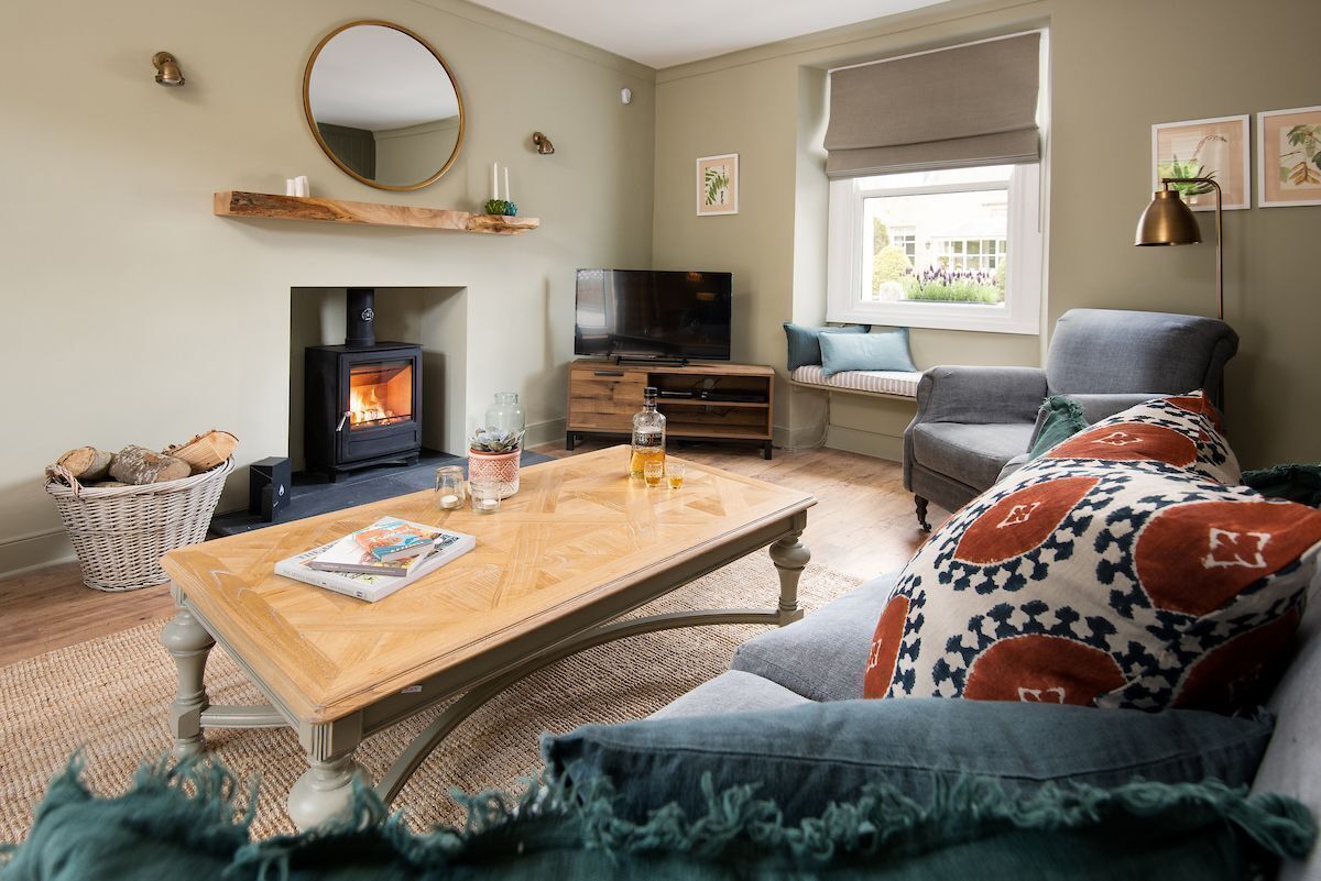 CAMPSIE COTTAGE - sleeps 4 guests  in 2 bedrooms