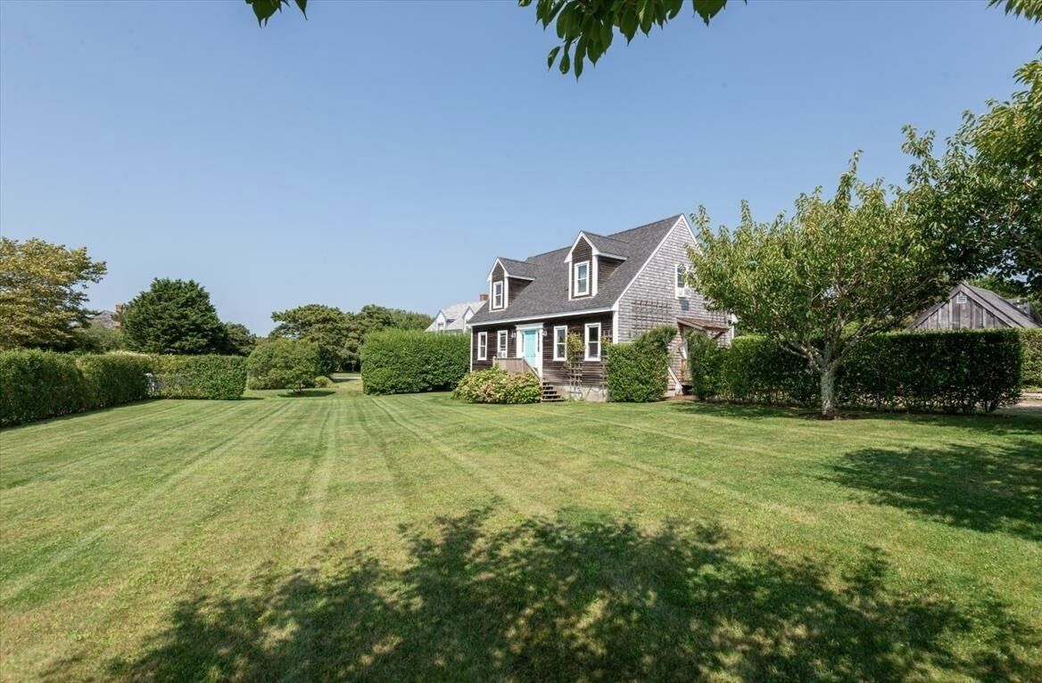 Charming Cape Moments to Brewery, Beaches and Golf with Pool and Hot Tub!