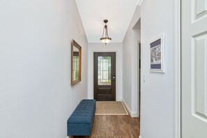 Interior - Beautiful home with Private Pool- minutes from the beach and Naples Shopping (Bonita Springs)