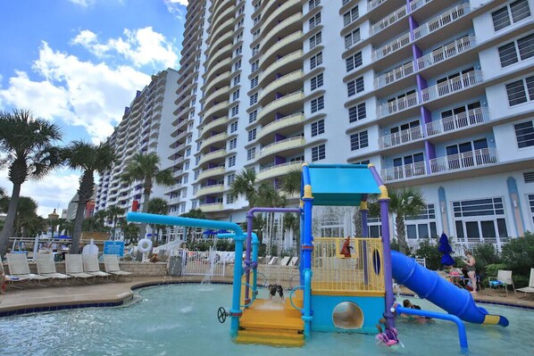 Una piscina techada, una piscina climatizada