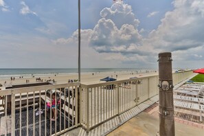 On the beach, beach towels - Castle Reef 326 clean, bright and sure to please! (New Smyrna Beach)