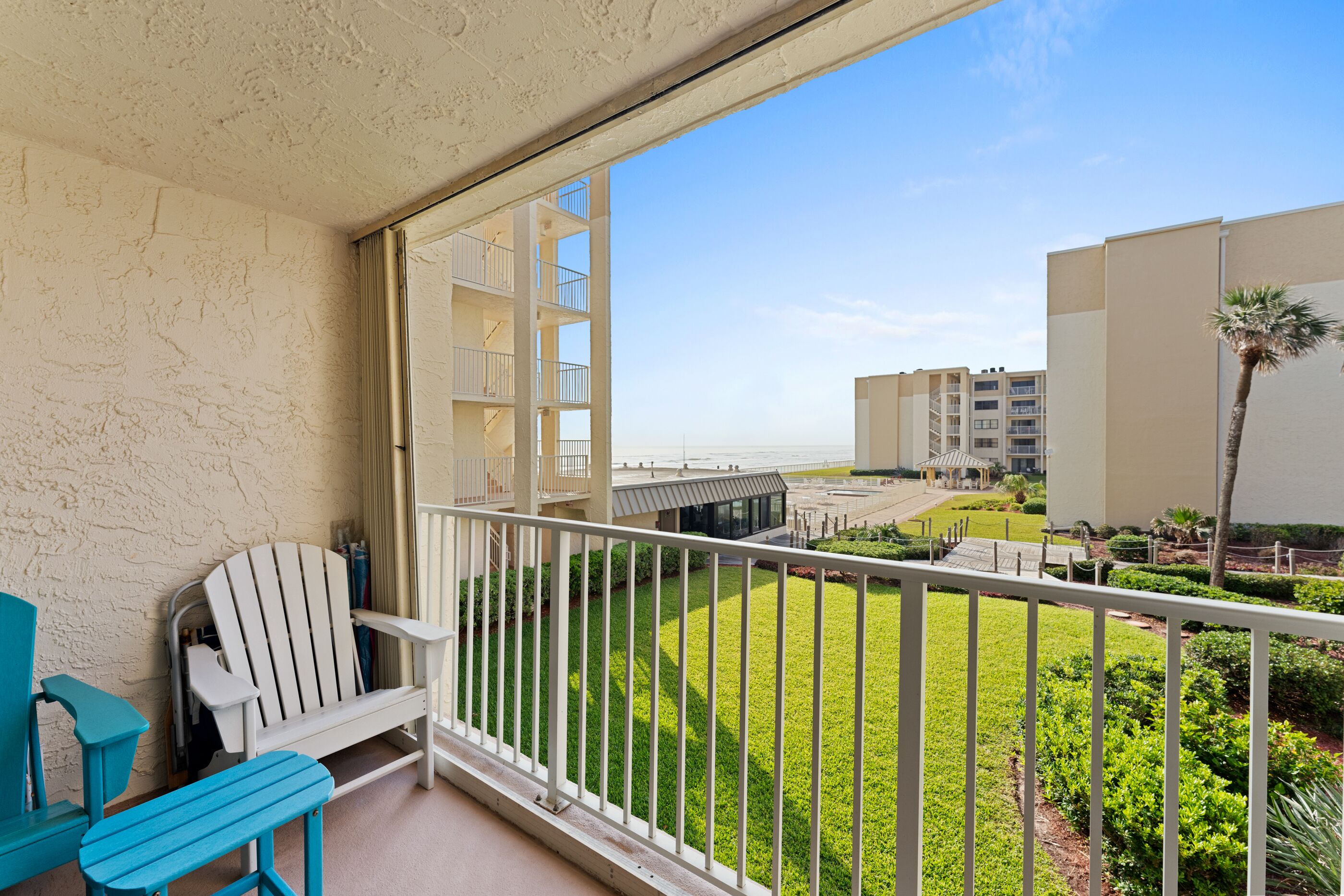 Castle Reef 205 beautiful, bright ocean views!